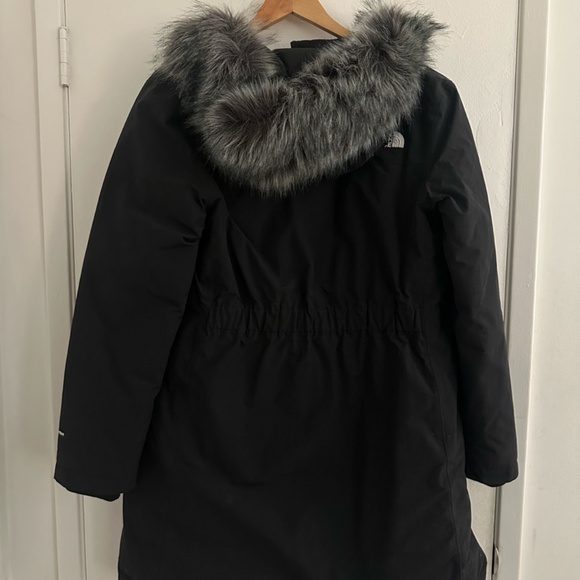 North Face Arctic Parka 550 in Black - Picture 6 of 6